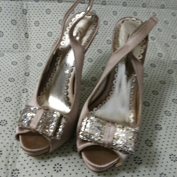 Lulu Townsend Sparkling Champagne Bow Heels 6.5 - Picture 2 of 8